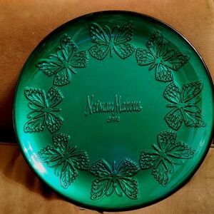 Neiman Marcus vintage 2014 butterfly edged green plate serving size